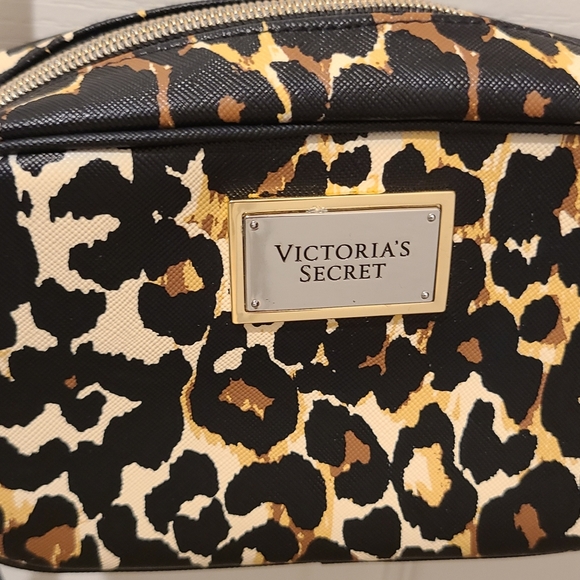 VICTORIA'S SECRET LEOPARD PRINTCROSSBODY BAG - Picture 9 of 13